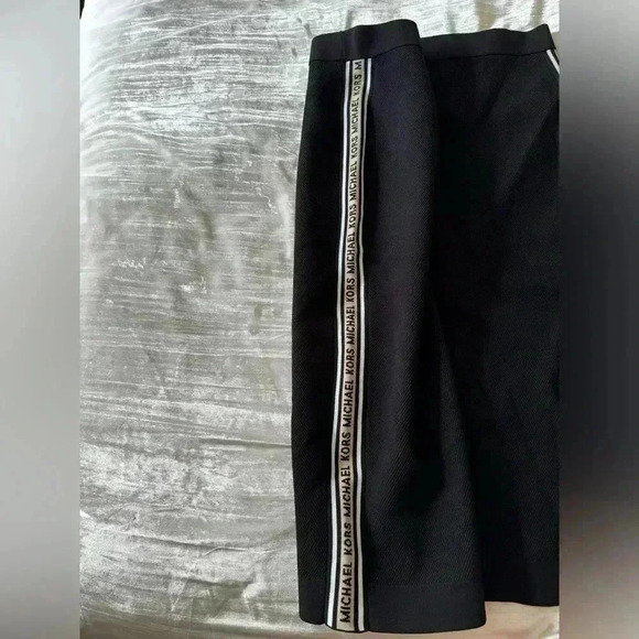 Michael Kors Logo Tape Textured Knit Pencil Skirt - Picture 4 of 9